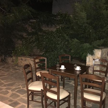Hotel Xenonas Nikia Yerákion Zewnętrze zdjęcie